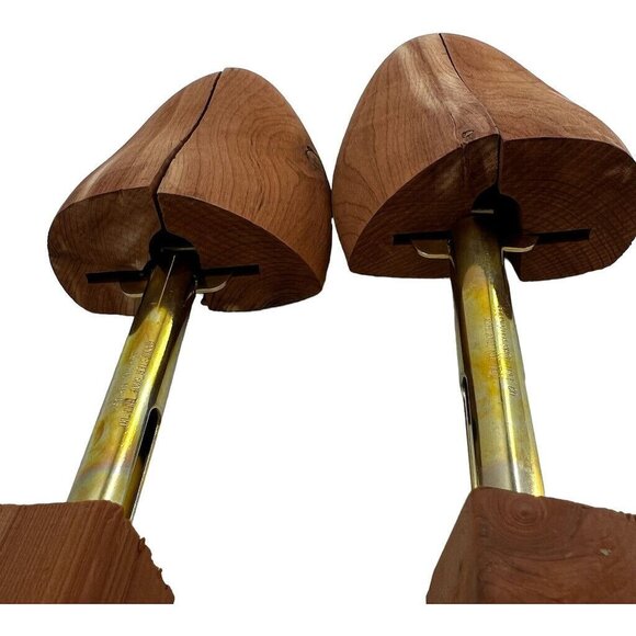 Pair Of Rochester Cedar Shoe Trees With Spring Adjustable Brass Hardware Vintage - Picture 4 of 6